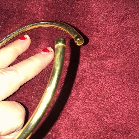 Floating puffed HEART gold tone flexible choker W/ reversible heart pendant - Picture 11 of 16